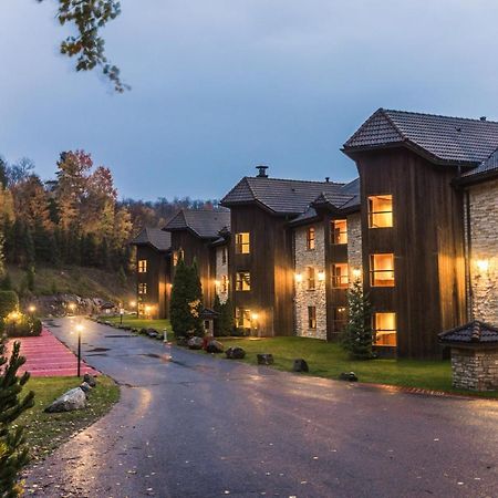 Hotel Et Centre De Villegiature Lac Carling Grenville-Sur-La-Rouge 外观 照片