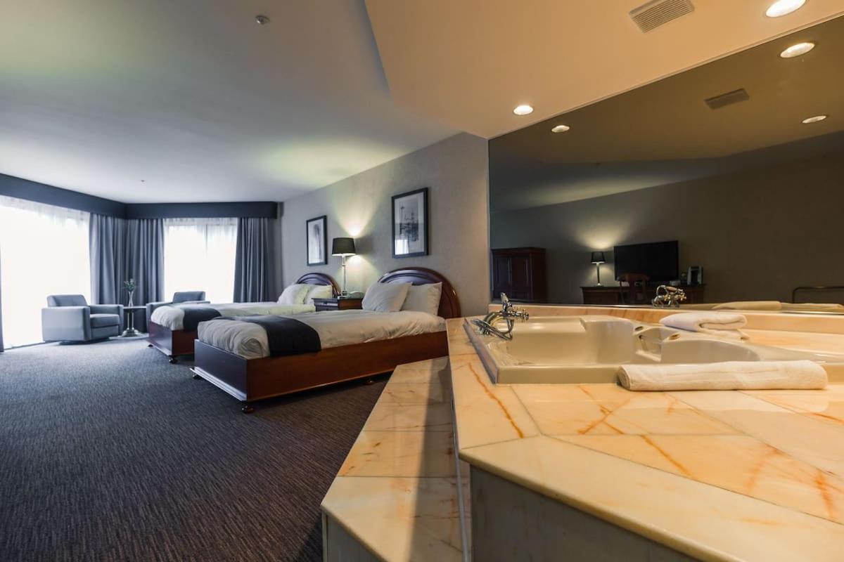 Hotel Et Centre De Villegiature Lac Carling Grenville-Sur-La-Rouge 外观 照片