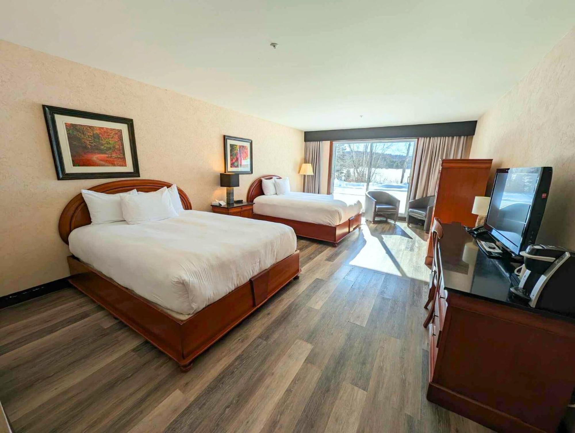 Hotel Et Centre De Villegiature Lac Carling Grenville-Sur-La-Rouge 外观 照片