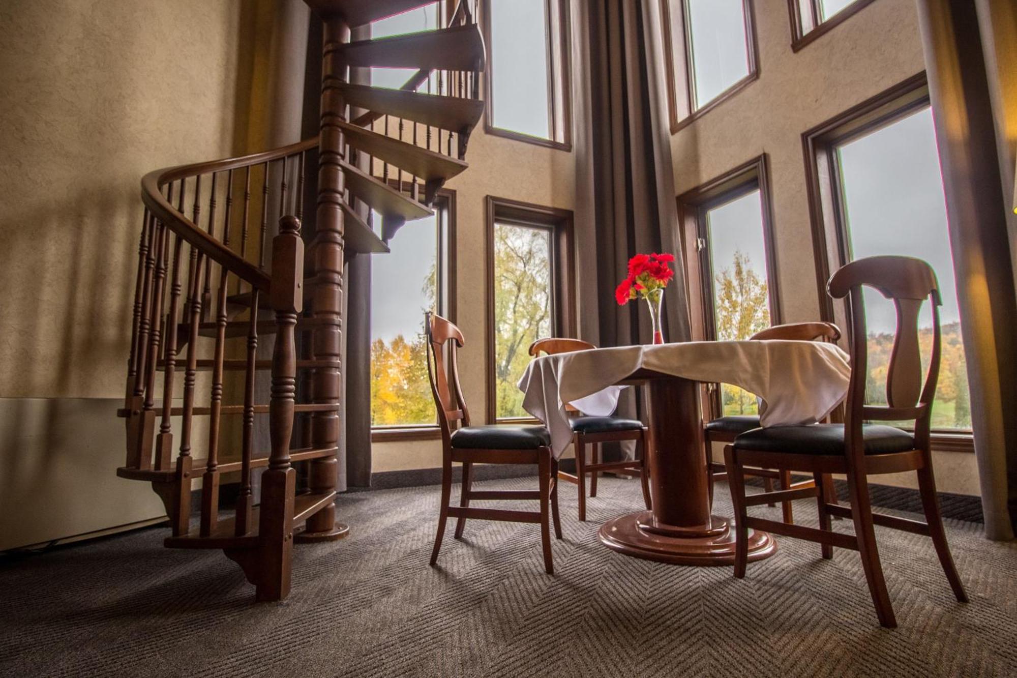 Hotel Et Centre De Villegiature Lac Carling Grenville-Sur-La-Rouge 外观 照片