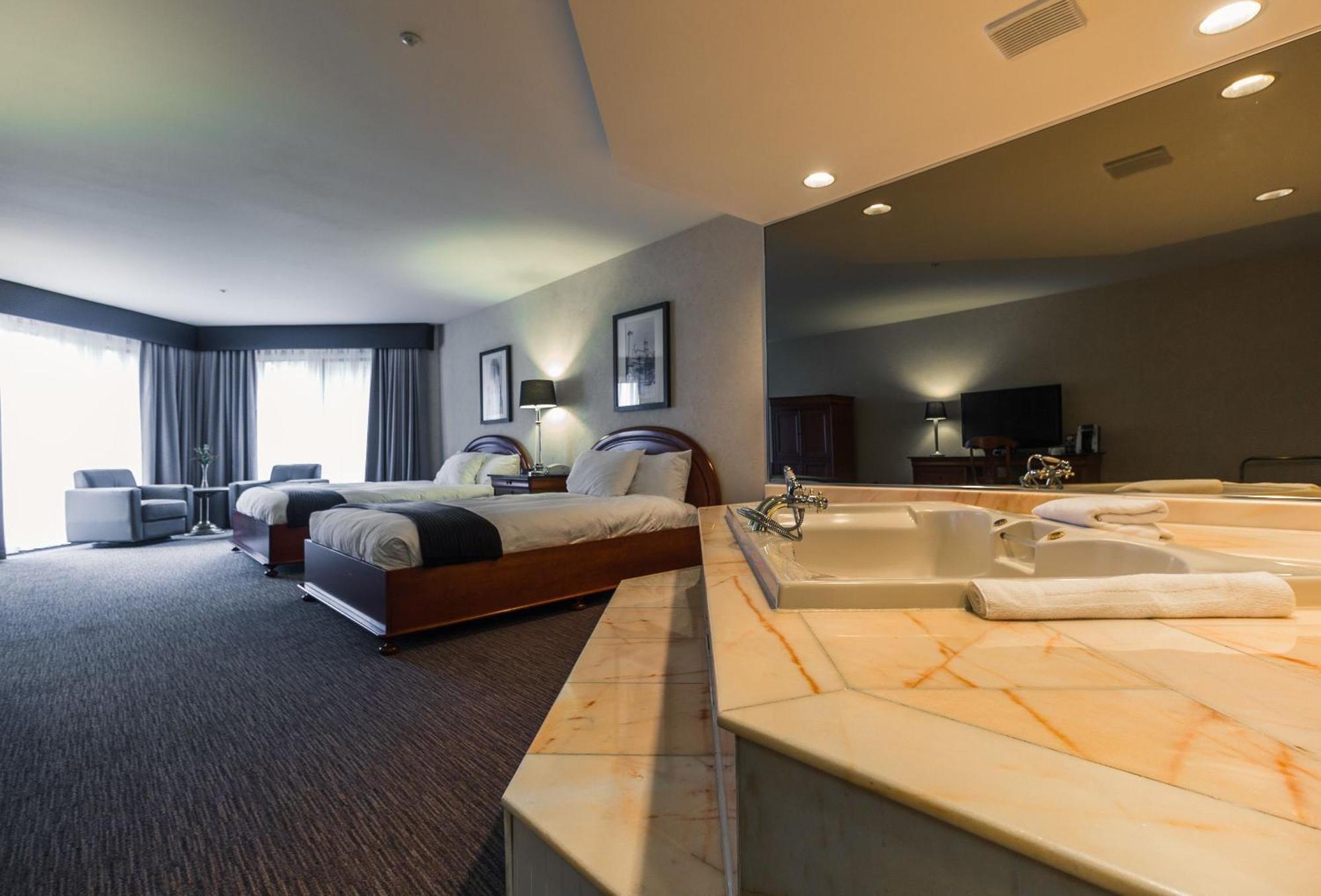 Hotel Et Centre De Villegiature Lac Carling Grenville-Sur-La-Rouge 外观 照片